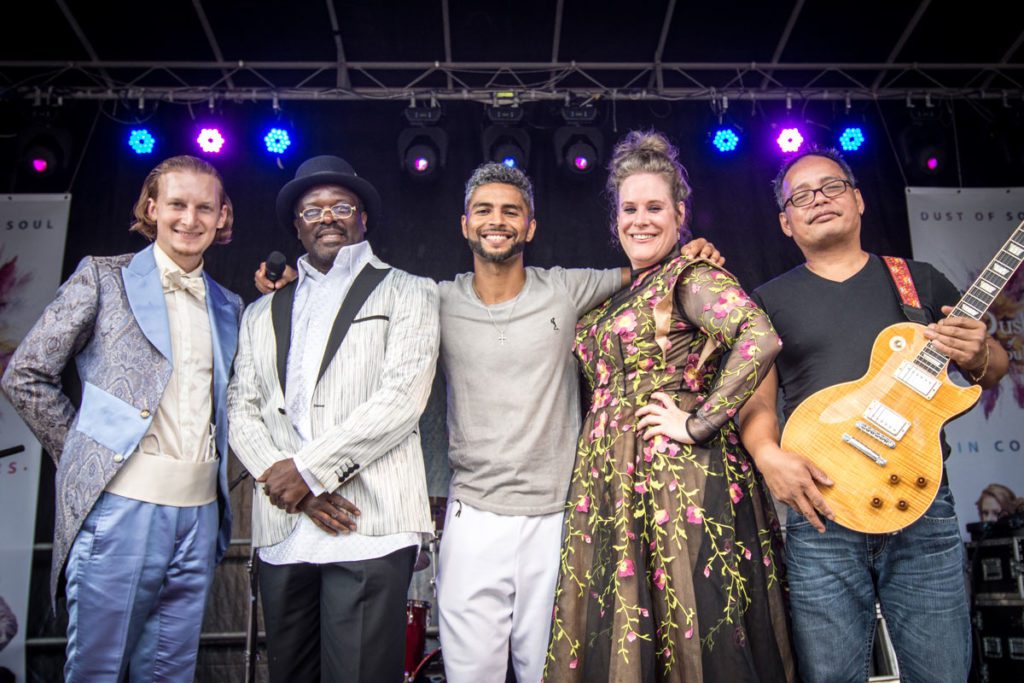 Dust of Soul mit Band & Special Guests