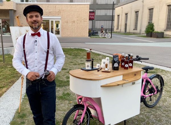 Le Pedaleur Barista on bicycle