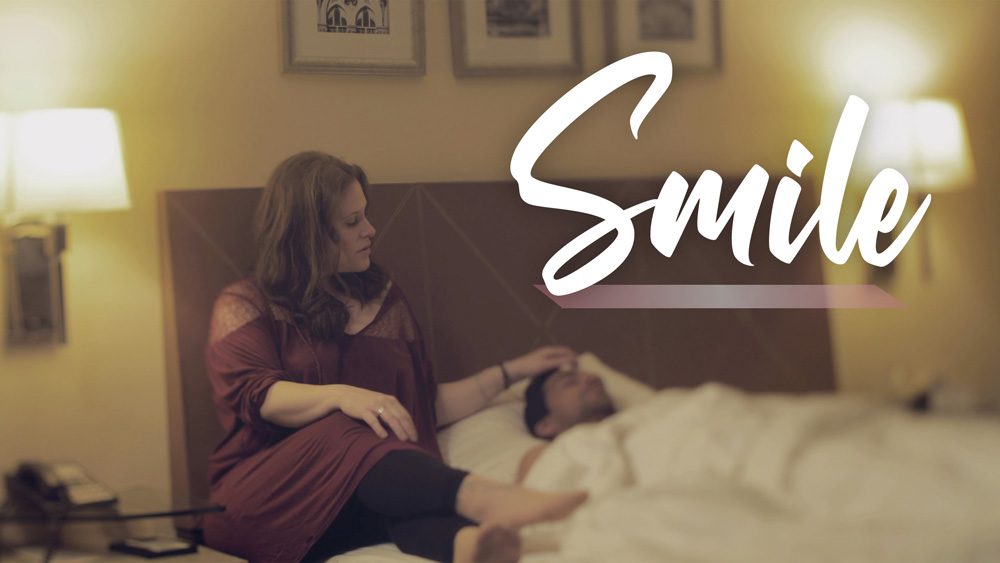 Smile (Offi­cial Video)